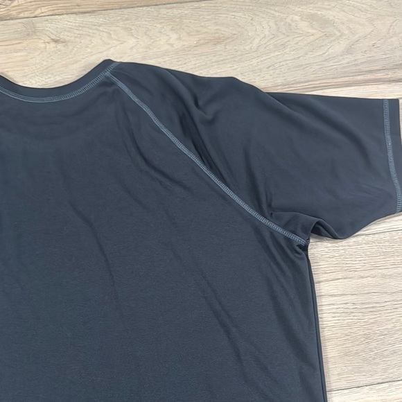 Nike Dri-Fit UV Protection Men’s Black Swim Shirt Short Sleeve - Picture 8 of 9